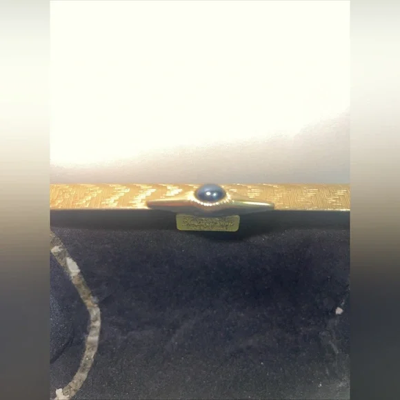 SAKS FIFTH AVENUE VINTAGE WOMENS GOLD METAL CLUTCH / PURSE MADE IN ITALY - Picture 8 of 15